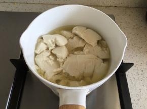 嫩豆花加水煮一下