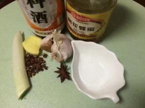 辅料:花椒，八角，葱，姜，蒜，料酒，蜂蜜，盐