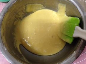 搅拌均匀至无面粉颗粒