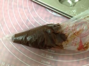 装入裱花袋备用