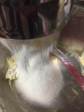 筛子筛入200g的低粉