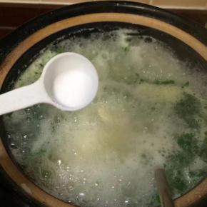 o最后加入1.5g盐调一下味道。