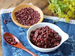 用面包机炒过的糖渍红豆，水份刚好