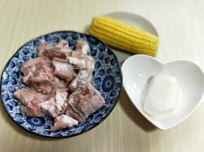 准备食材，白萝卜去皮，我买的小白萝卜。