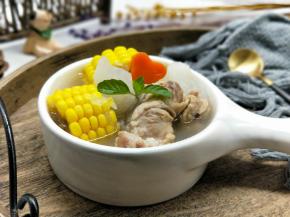 近看。放了一个用模具做出来的胡萝卜爱心。