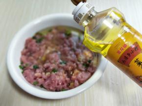 加入食用油。