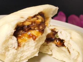 蒸好的红糖伍仁糖三角是不是特别诱人，满足感十足！