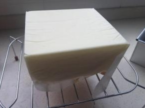 入烤箱155度烤40分钟。出炉倒扣