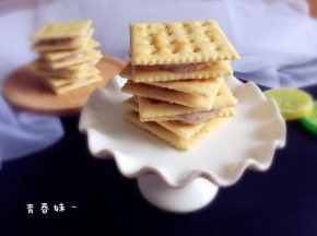 蓝莓口味的牛扎饼很好吃哟