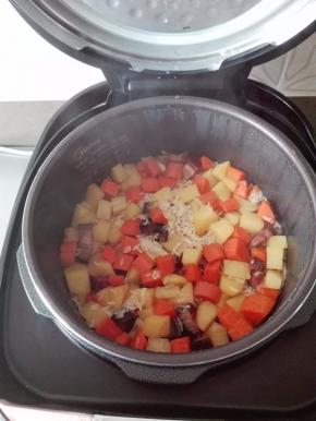 香喷喷的腊肉焖饭，开盖就被这香味馋到了