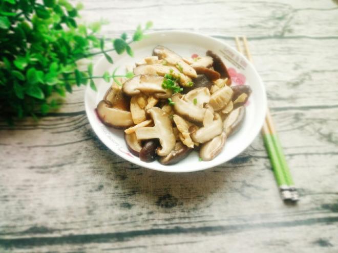 香菇炒鸡胸