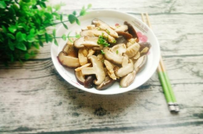 香菇炒鸡胸