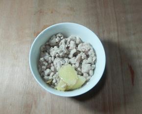 炒至发白盛出来