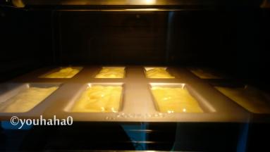 烤箱以上下火均180度预热，烤盘放入烤箱中层，烘烤15分钟左右