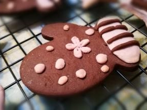 出炉 在晾架上晾凉