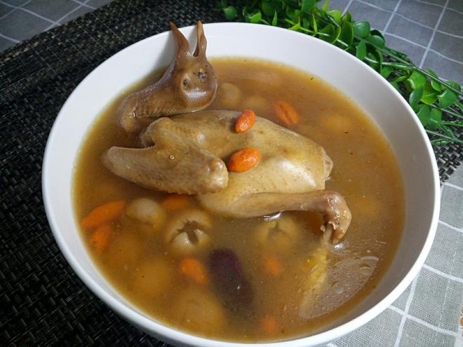 桂圆枸杞鸽子汤