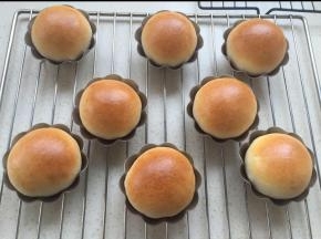 涂上蛋黄液，烤箱预热上下火180度、克
烤18-20分钟