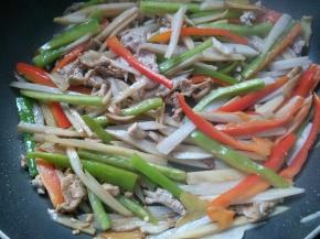 翻炒均匀即可出锅。