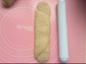 再擀长，注意宽度6cm