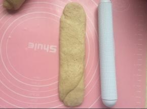 再擀长，注意宽度6cm