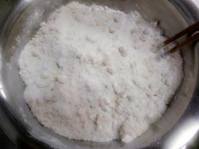 搅成半油半粉的状态