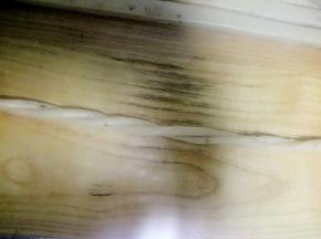 两手向相反的方向搓紧
