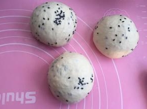 分成均匀3个滚圆松弛10分钟