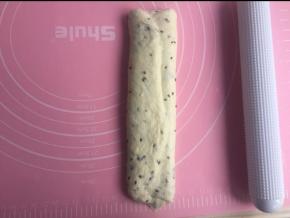 擀平，从远端卷过来