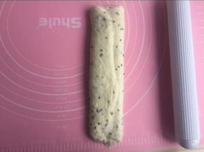 擀平，从远端卷过来