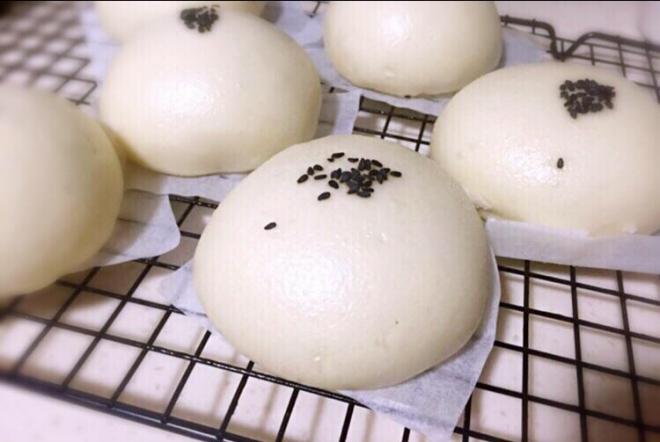 黑芝麻馅馒头
