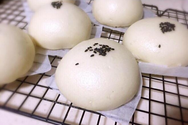 黑芝麻馅馒头