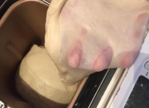 面团材料揉到完全阶段