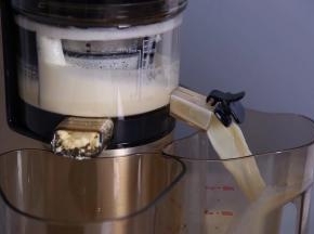 汁渣分离的很干净，如果你用其它工具磨豆浆记得过滤一下，不要有多余的豆渣残留在豆浆中，那样会影响豆腐脑的口感
