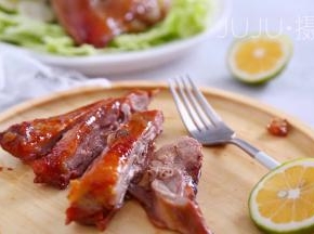 有这么美味的烤鸭腿你可要备足米饭