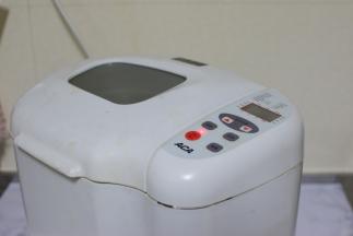 启动面包机揉面发面功能，两个小时结束