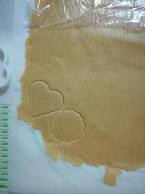 用模具压出自己喜欢的造型。