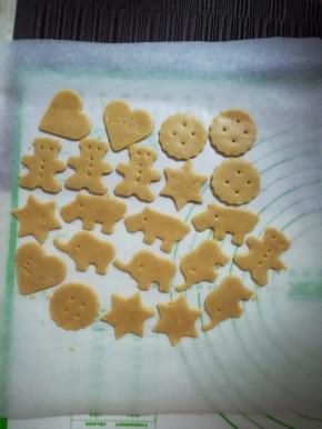 喜欢的话，和我一样可以用牙签扎一些洞做一些装饰。