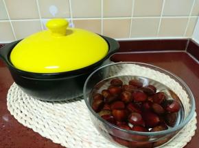 首先把板栗清洗干净