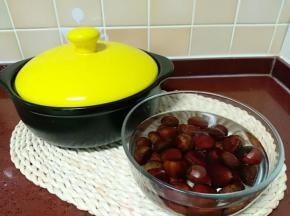 首先把板栗清洗干净