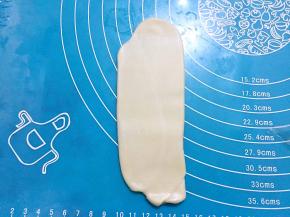 再次擀成椭圆形