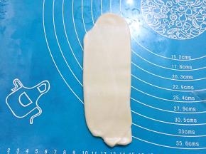 再次擀成椭圆形