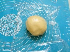 盖上保鲜膜醒发30分钟