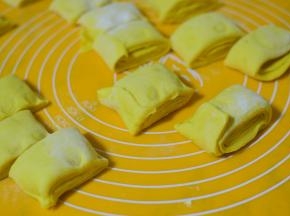 切成3厘米块的面团