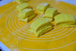 两个面团放在一起