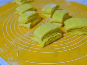 两个面团放在一起