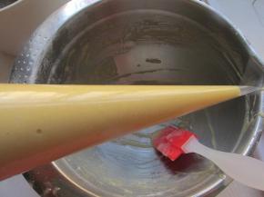 加入到裱花袋中。