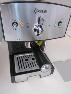 喜欢咖啡，咖啡机确实很棒很好用，第一次用要把水箱洗净，把过滤器和过滤网也清洗干净，先用清水制作一遍这样会更干净。