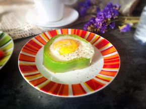 撒上盐和胡椒粉 开吃喽