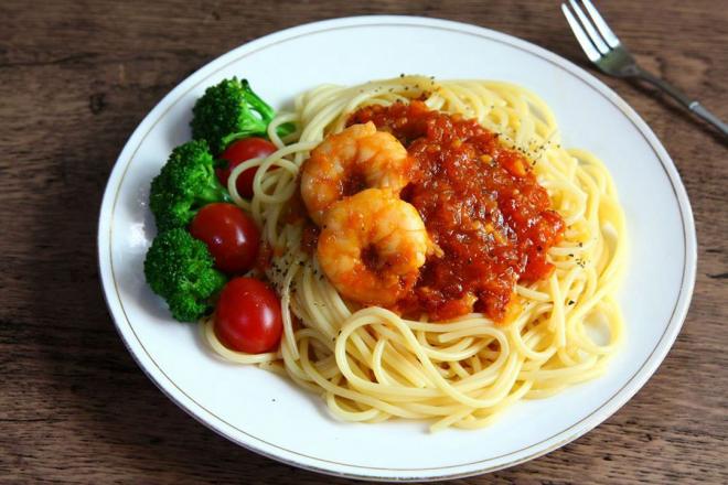 鲜虾培根番茄意面