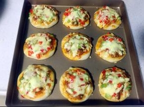 烤箱预热上下火200度，烤12分钟出炉